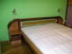 nábytek 46 - postel v kombinaci více dřevěných materiálů, QUATRO Dřevostyl s.r.o. (truhlářství a tesařství, Tachov, Plzeňský kraj)